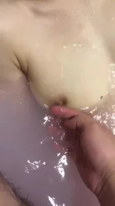 天热到家一起洗澡