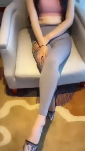 最终拿下有夫之妻小白领腼腆羞涩操的求饶摁住疯狂暴力输出直接爽的